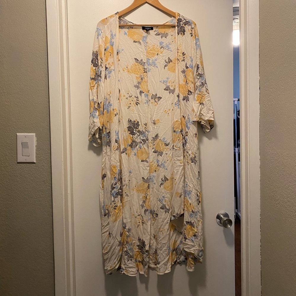 Torrid Spring Floral 1/4 Sleeve Kimono